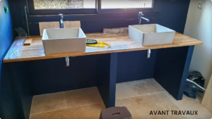 Avant travaux : plan vasque existant dans la salle de bain des parents, sans tiroirs sous vasque ni aménagement de rangement.